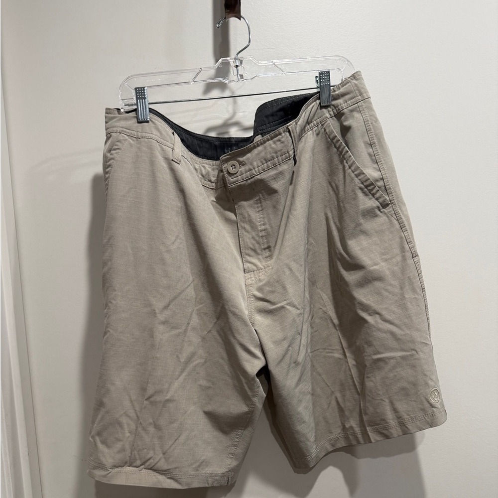 Classic Men's Beige Shorts. Gently Used